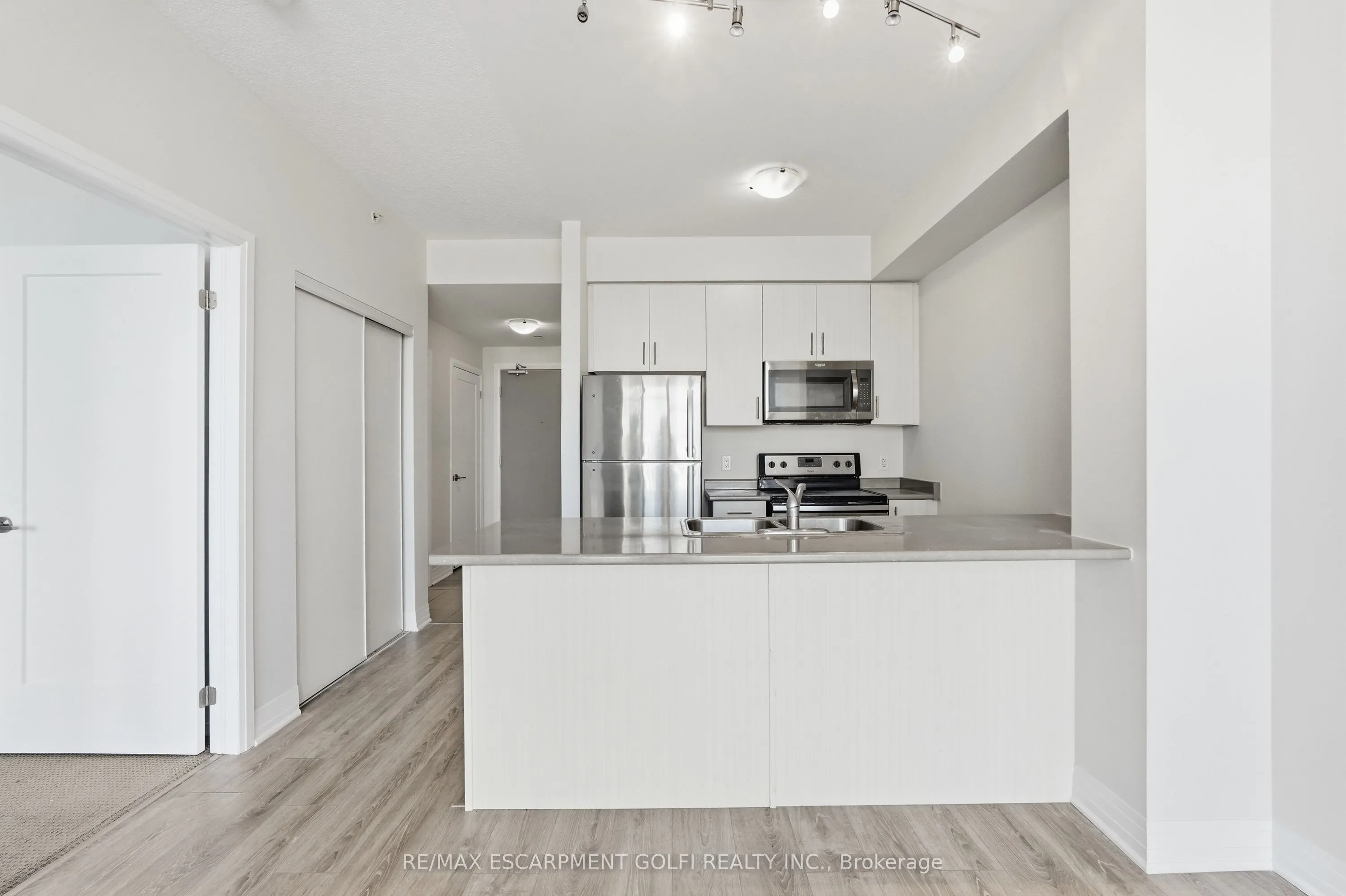 10 Concord Place #304