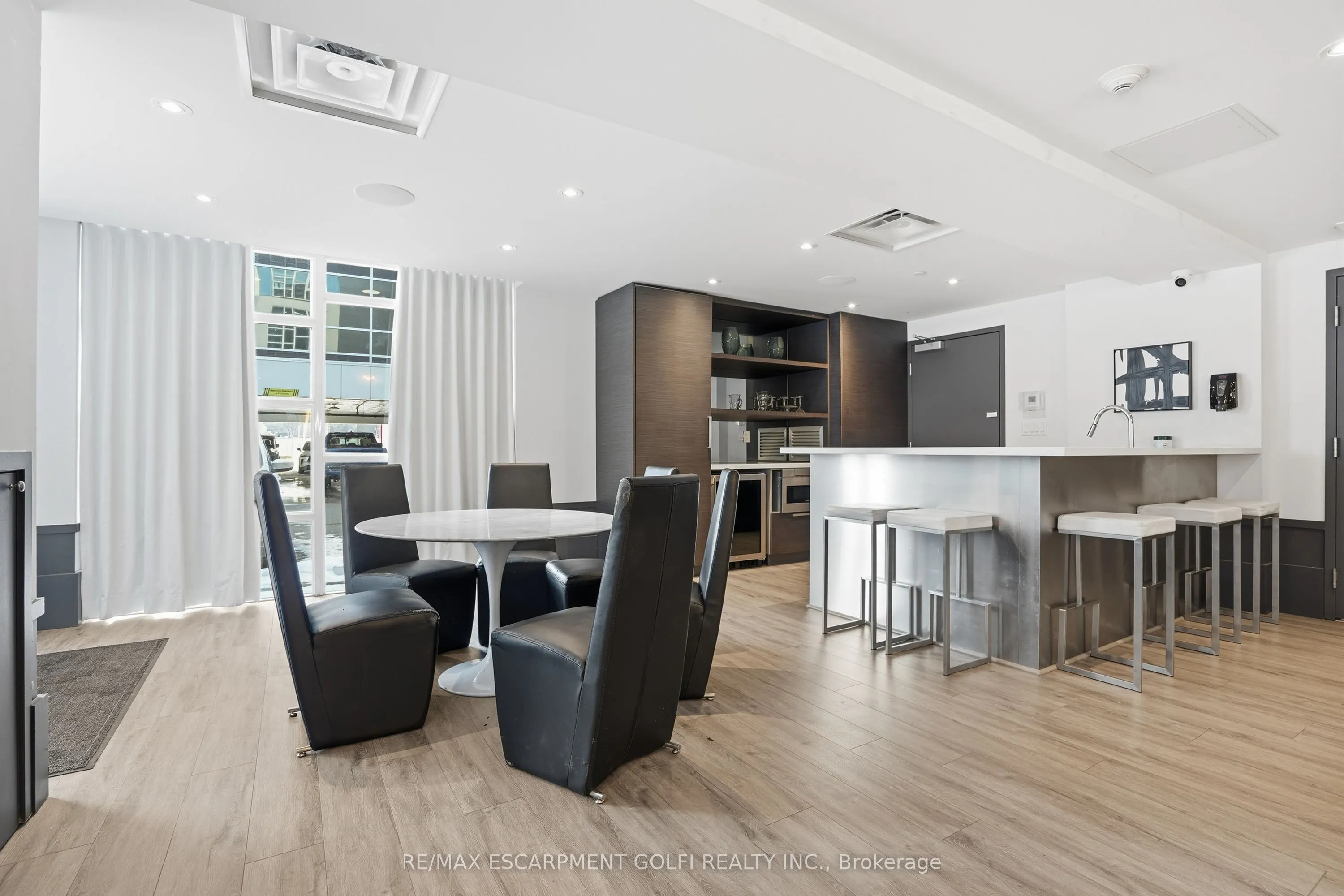 10 Concord Place #304
