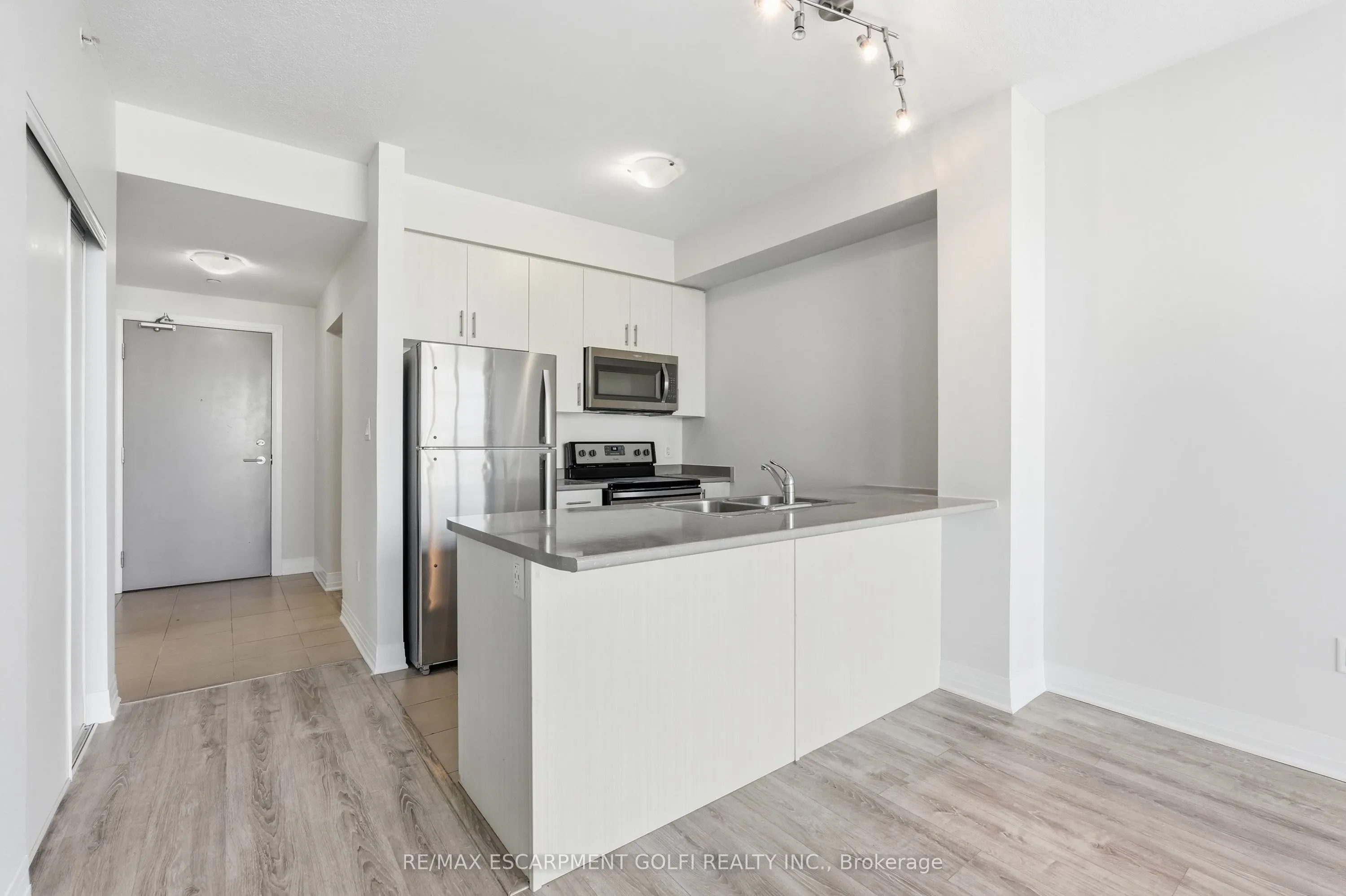 10 Concord Place #304