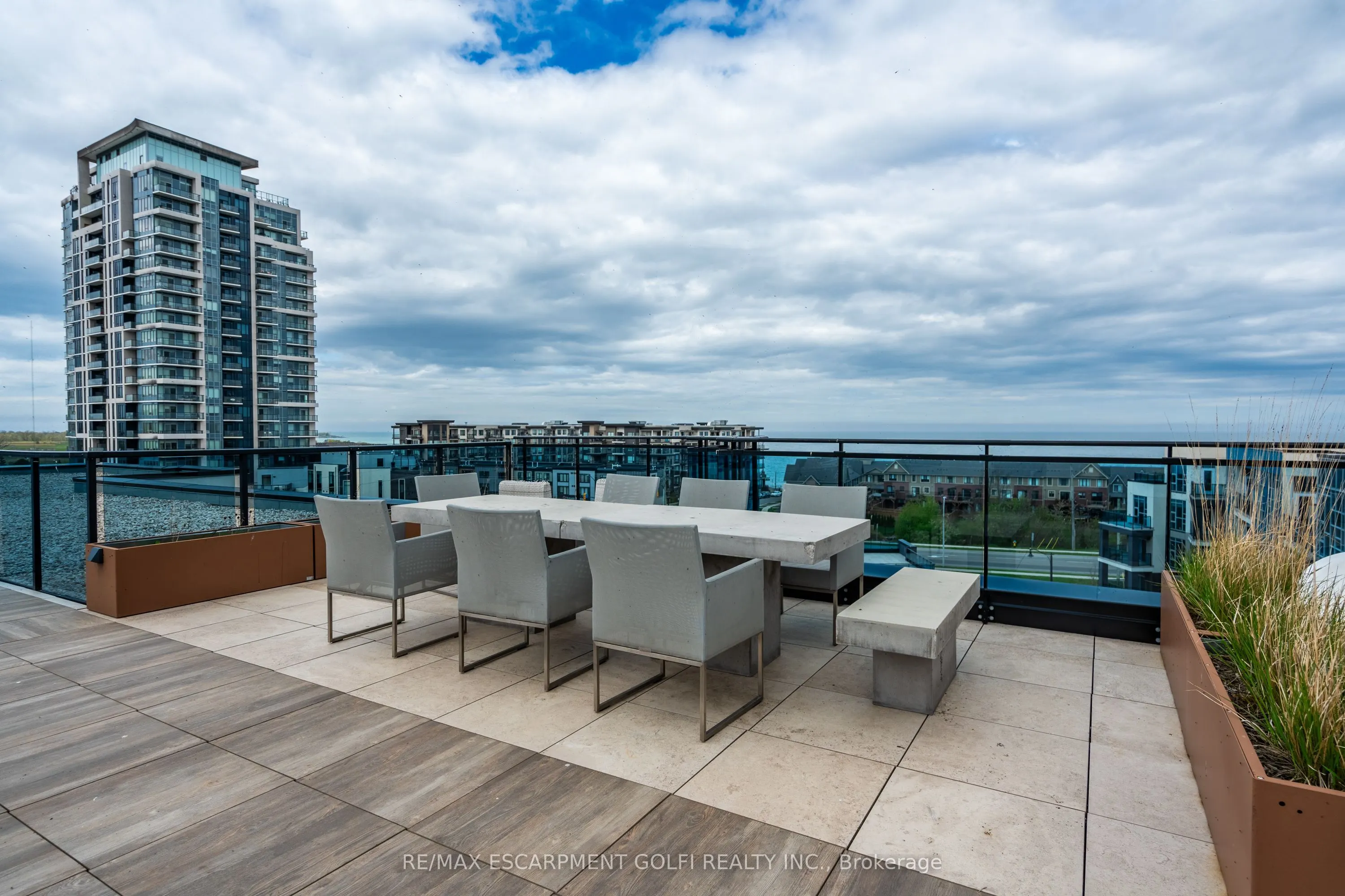 10 Concord Place #304