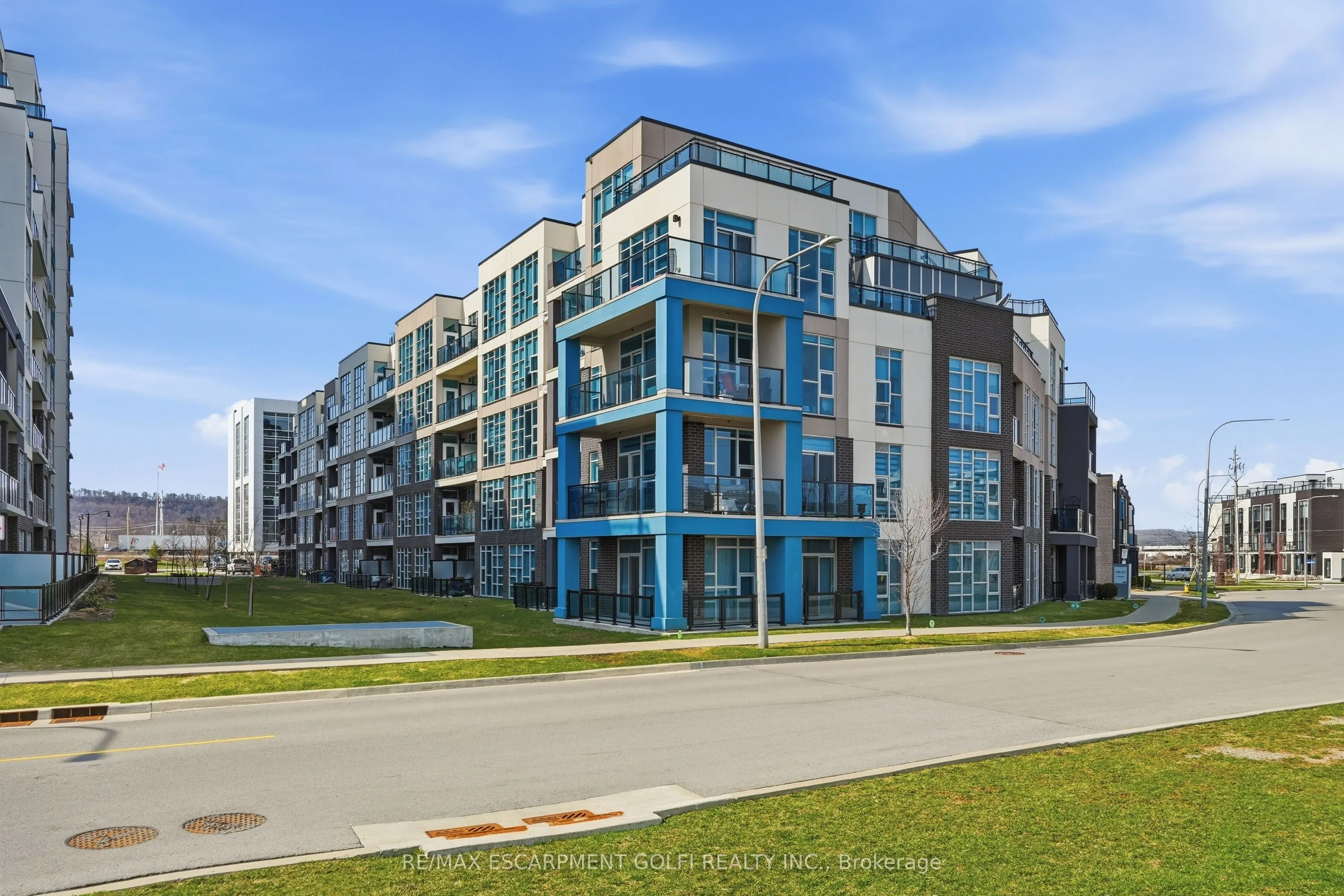 10 Concord Place #304