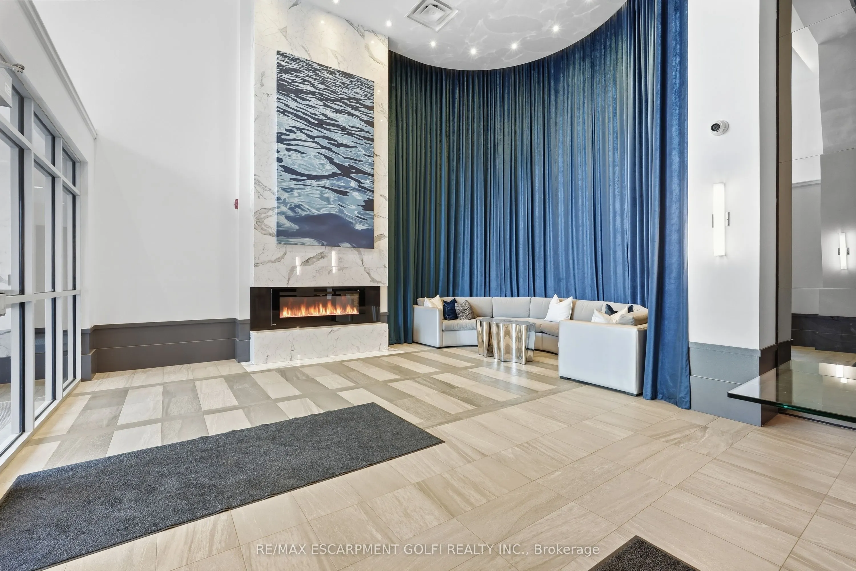 10 Concord Place #304