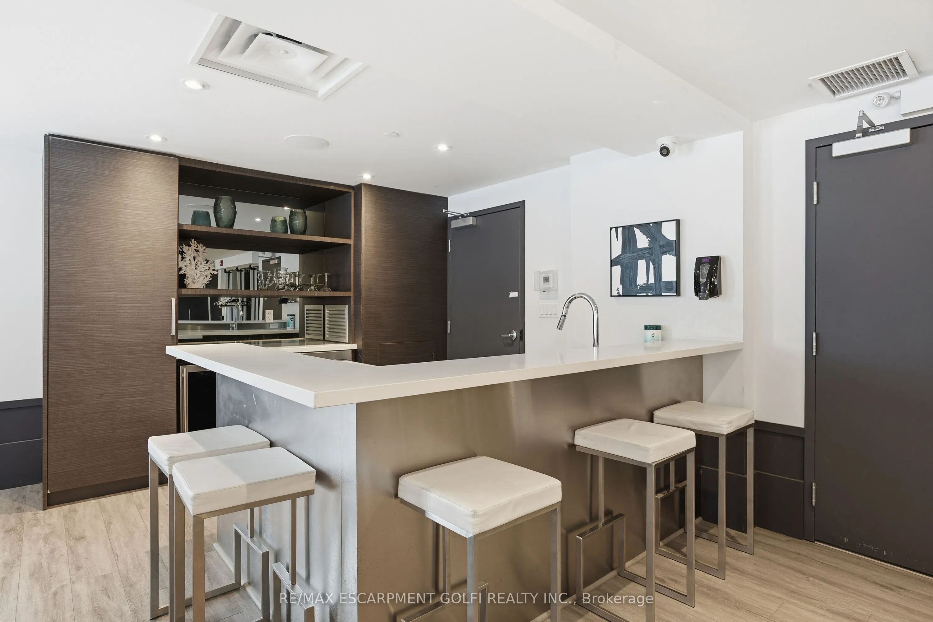 10 Concord Place #304