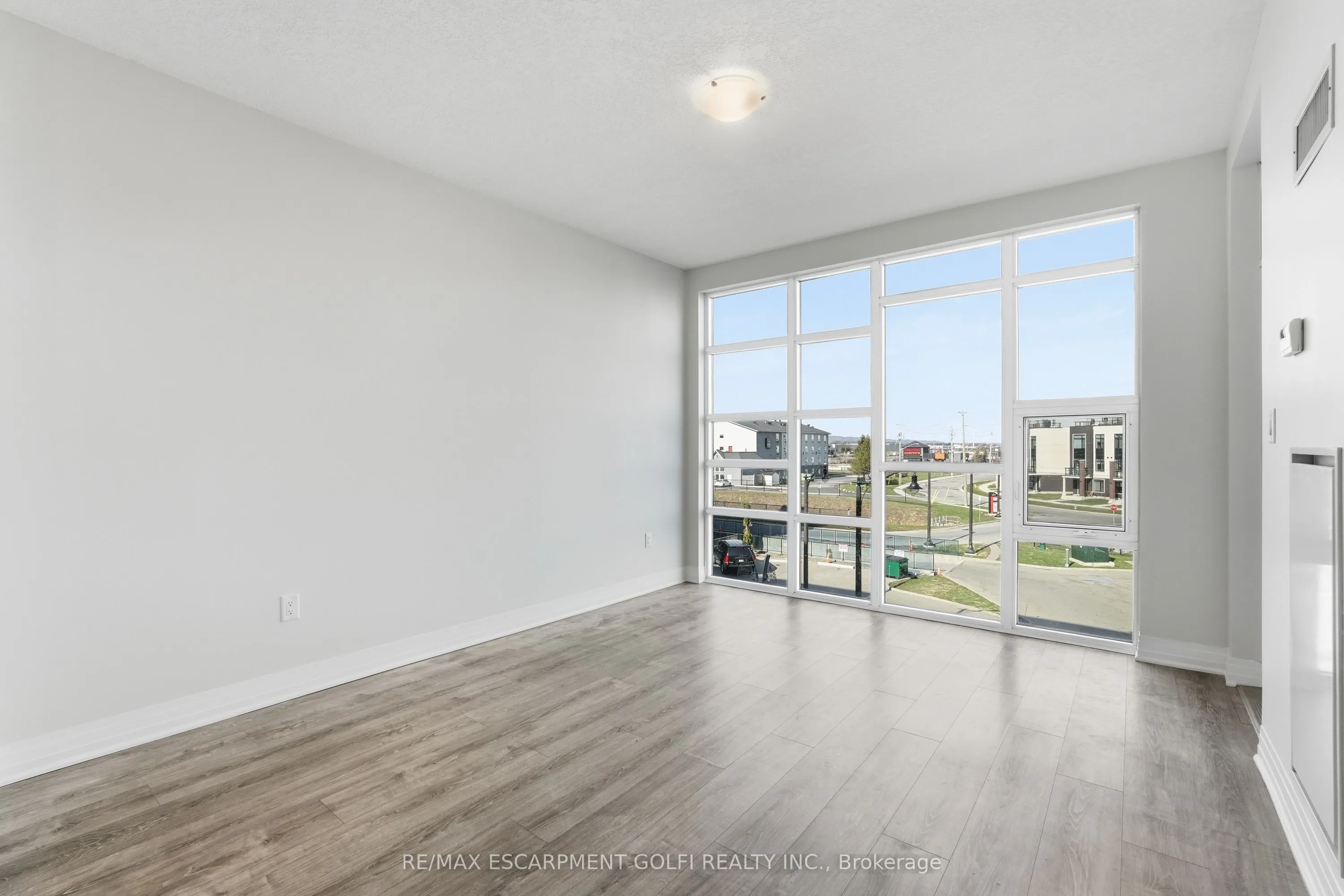 10 Concord Place #304
