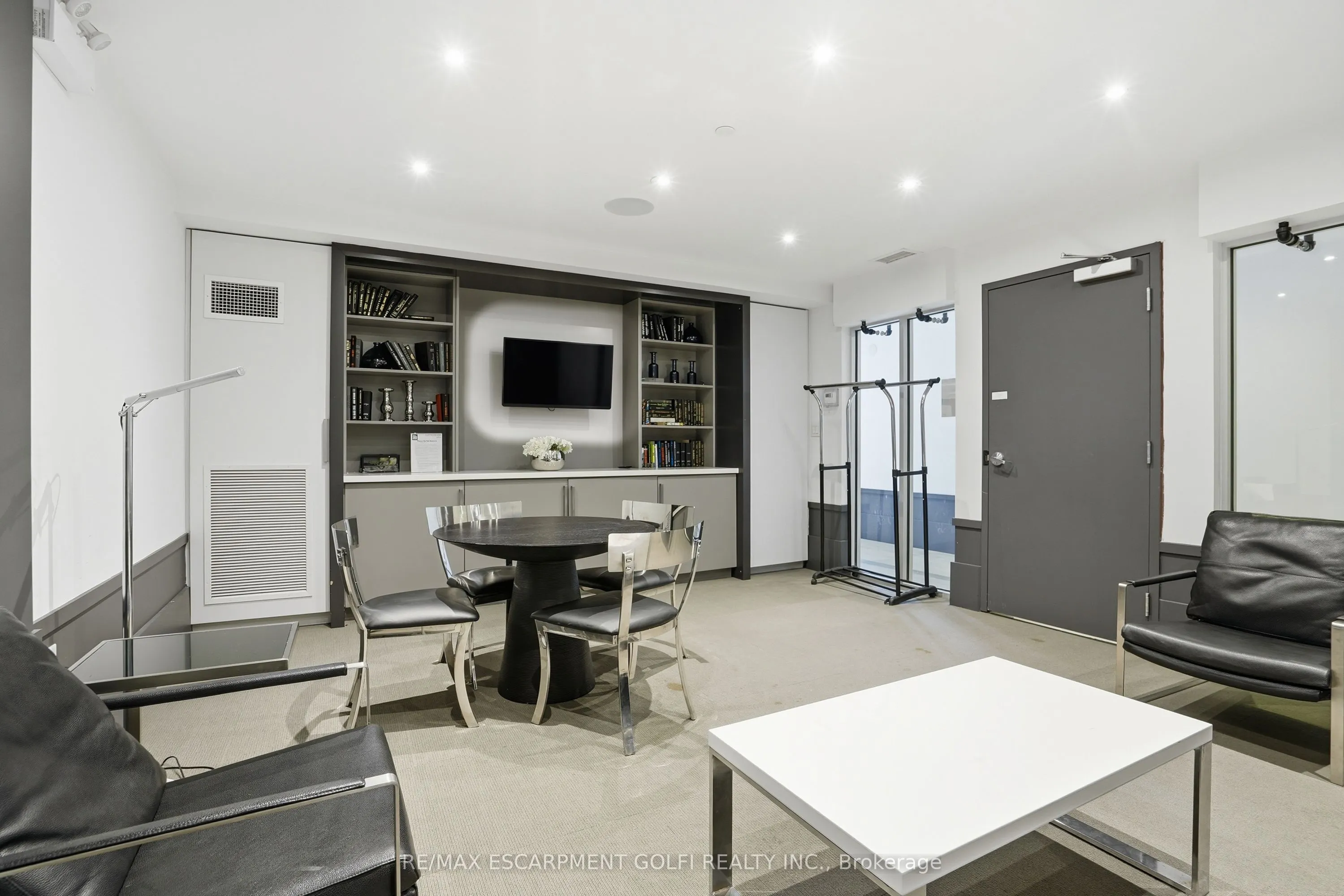 10 Concord Place #304