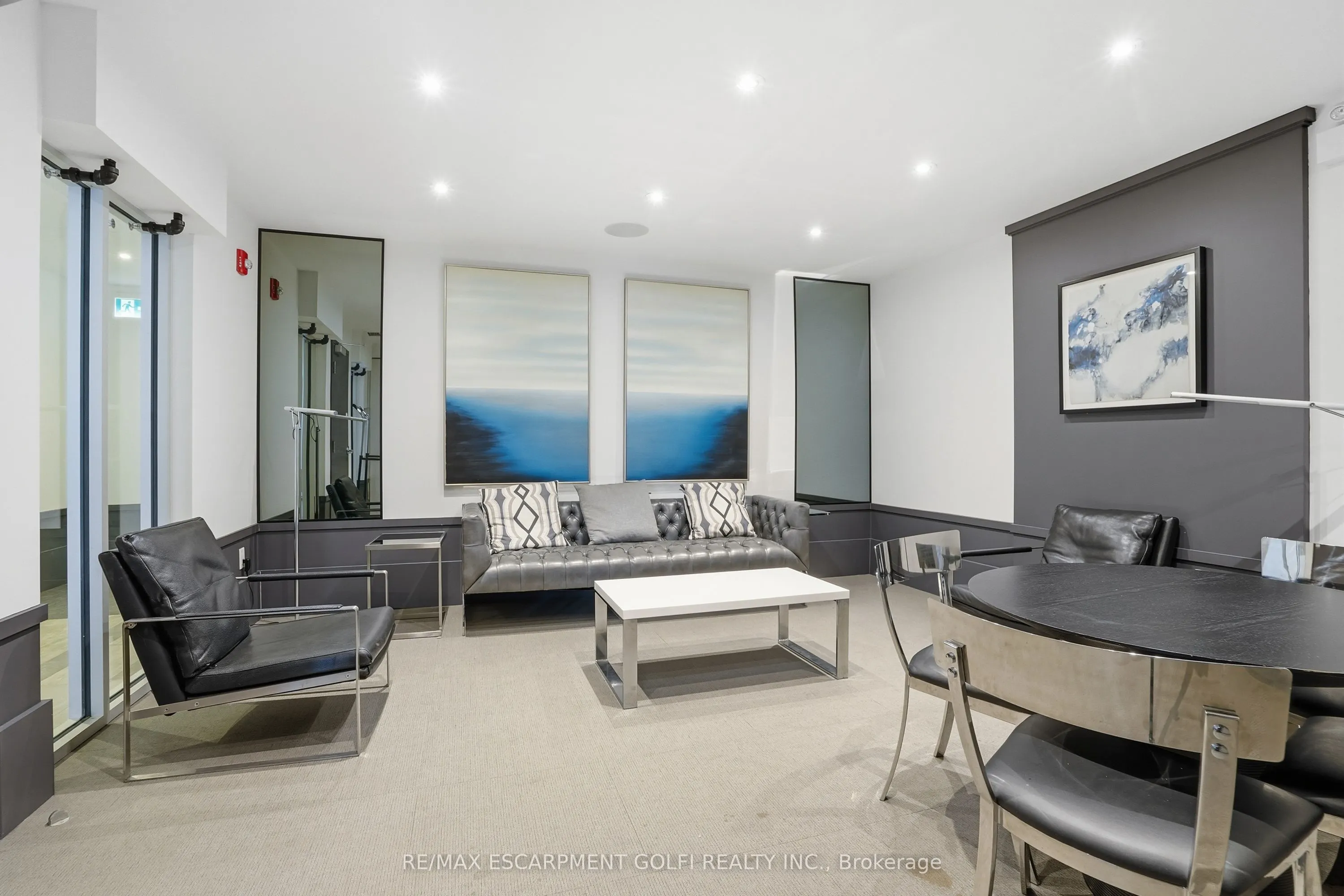 10 Concord Place #304