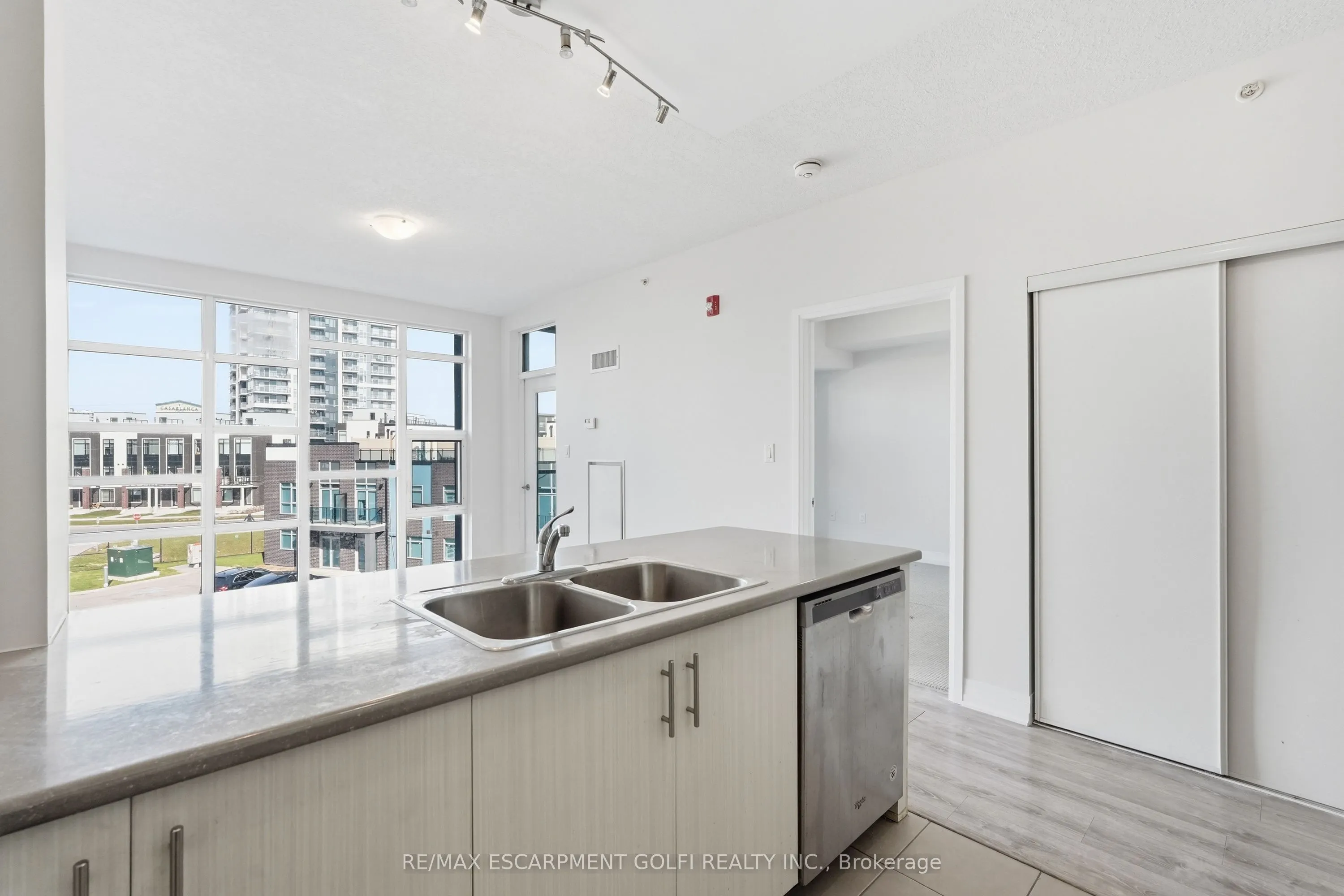 10 Concord Place #304