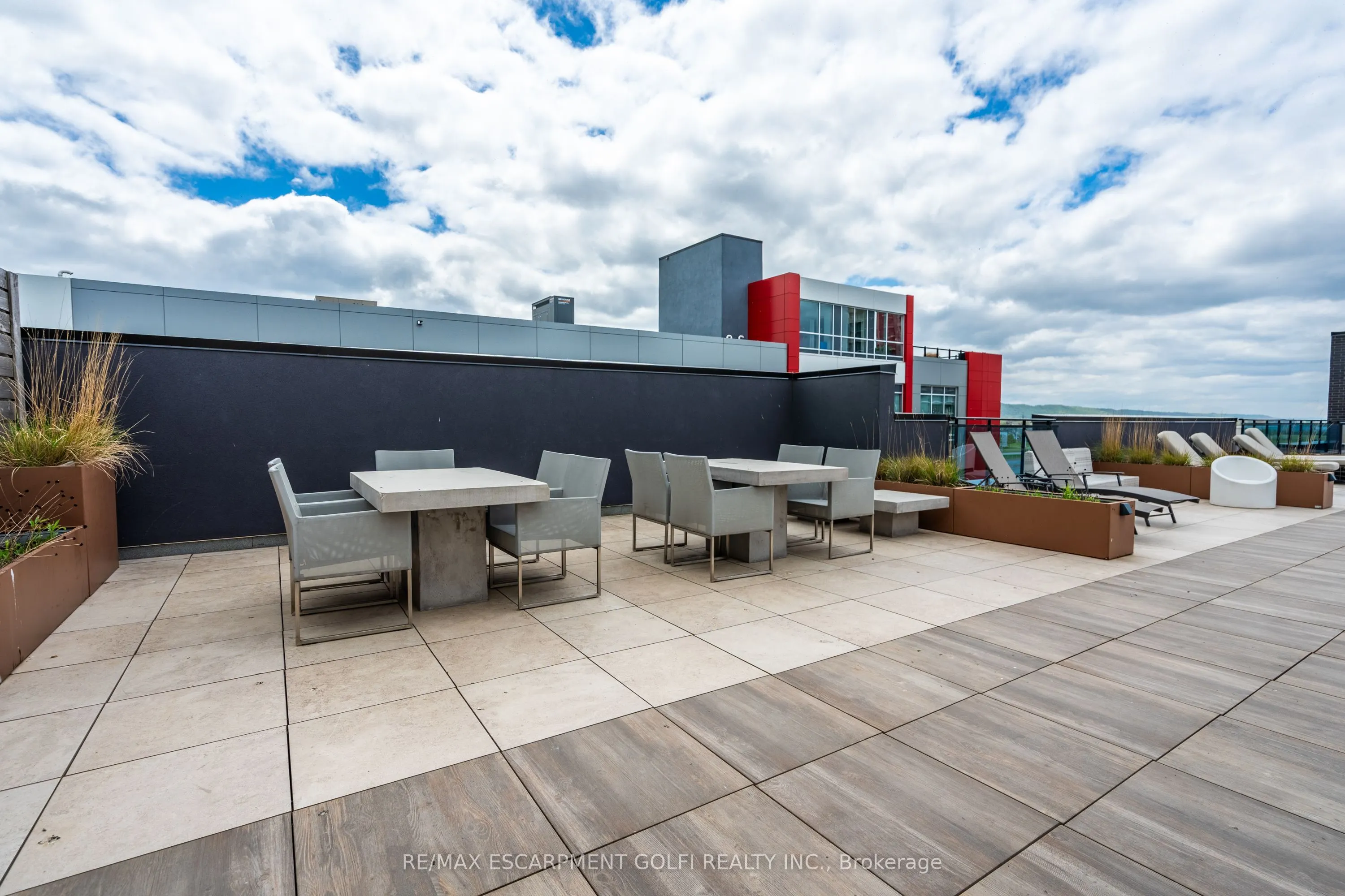 10 Concord Place #304