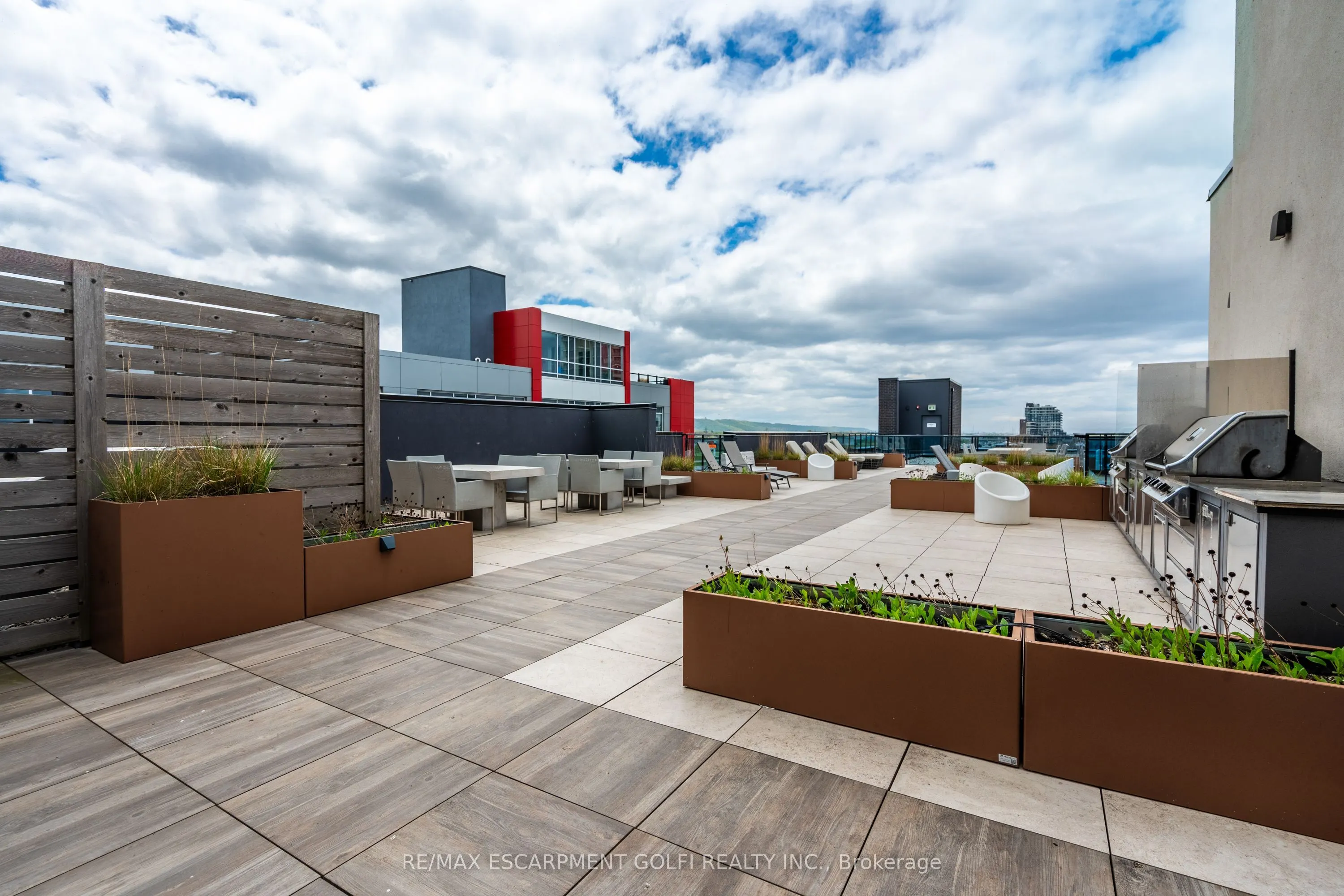 10 Concord Place #304