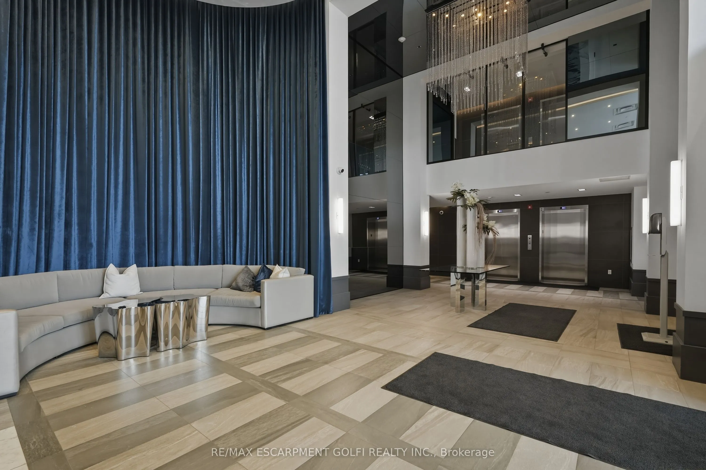 10 Concord Place #304