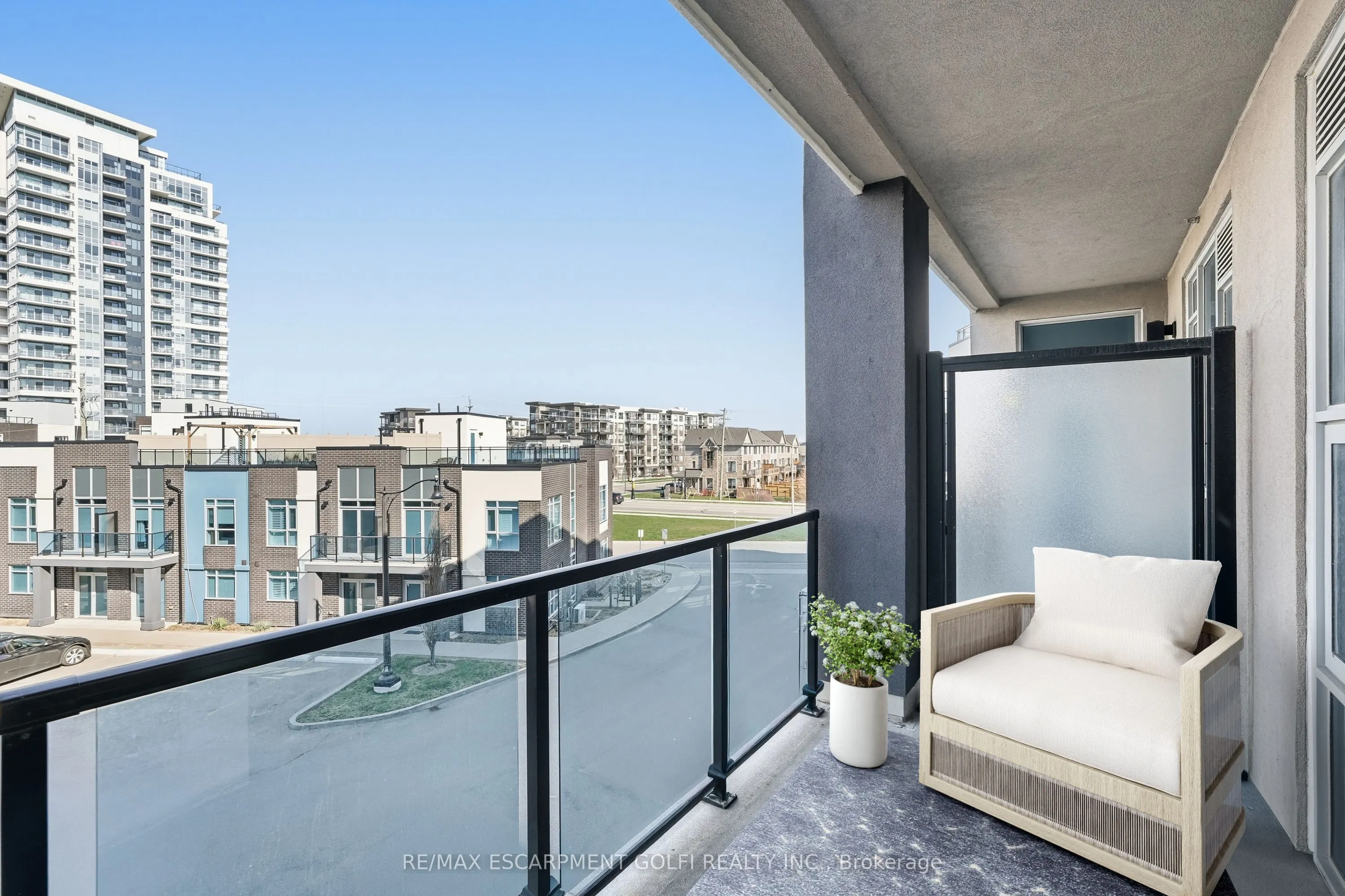 10 Concord Place #304