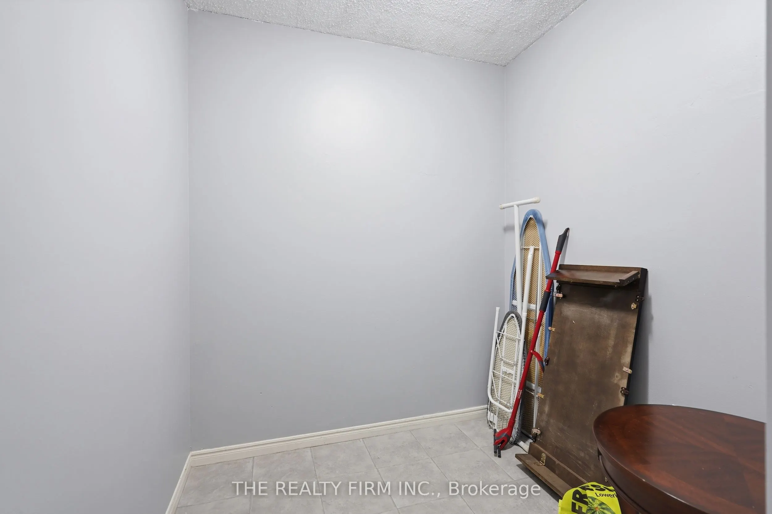363 Colborne Street #905