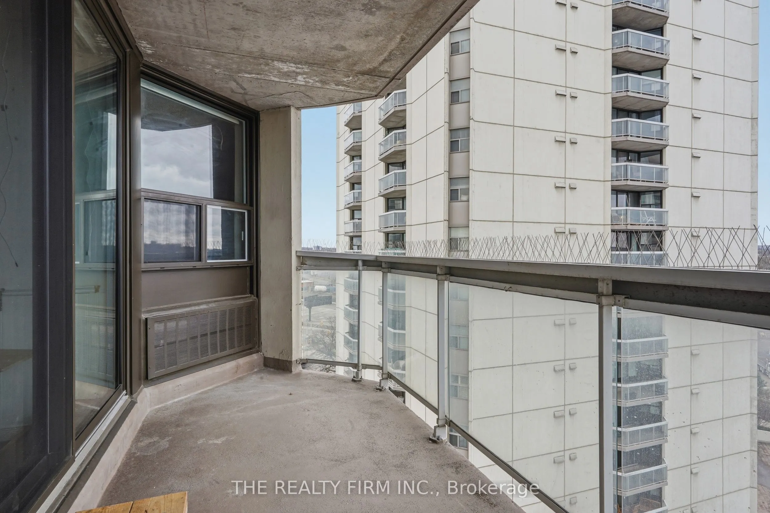 363 Colborne Street #905