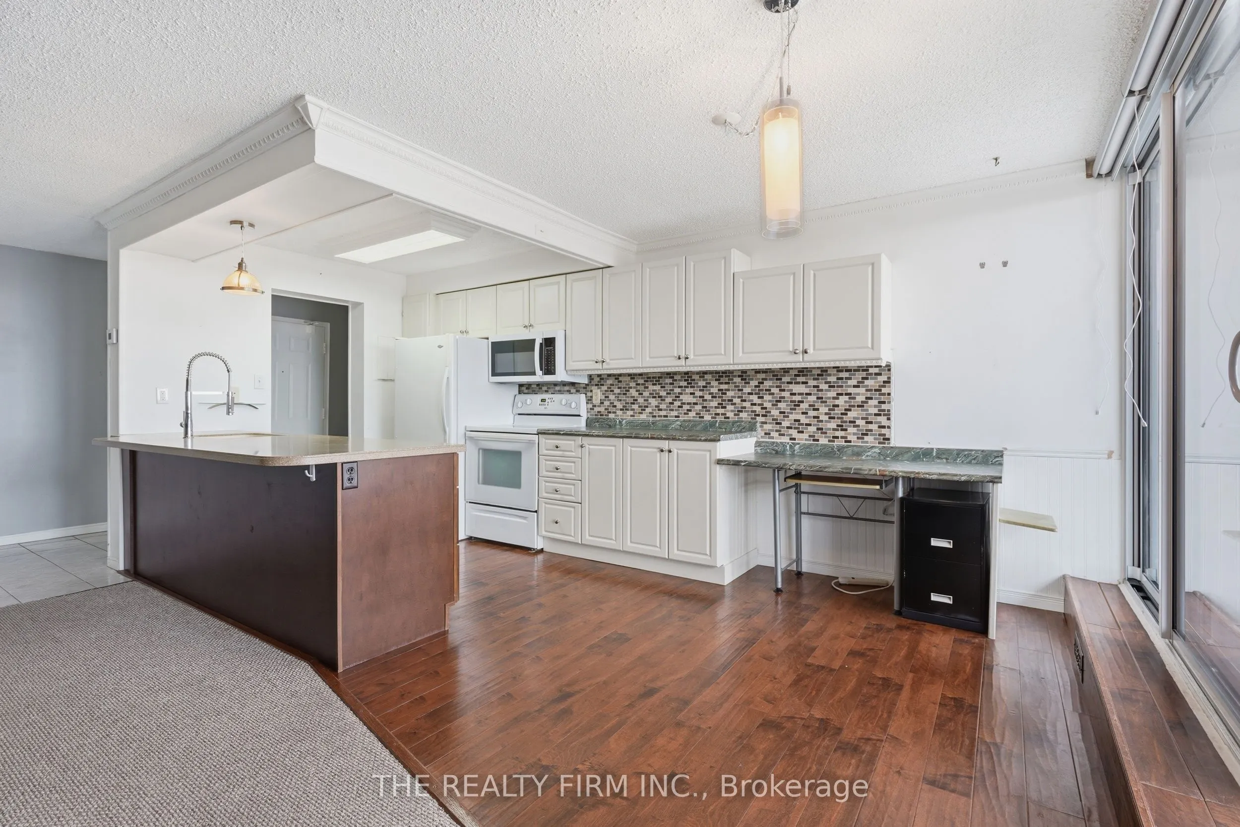363 Colborne Street #905