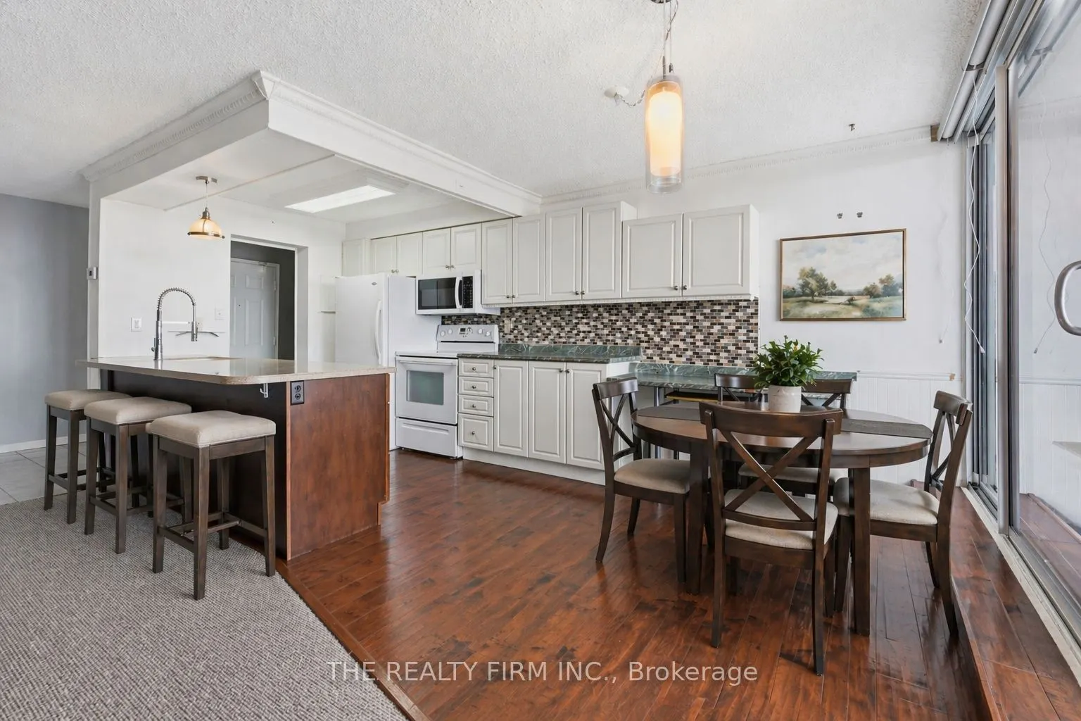 363 Colborne Street #905