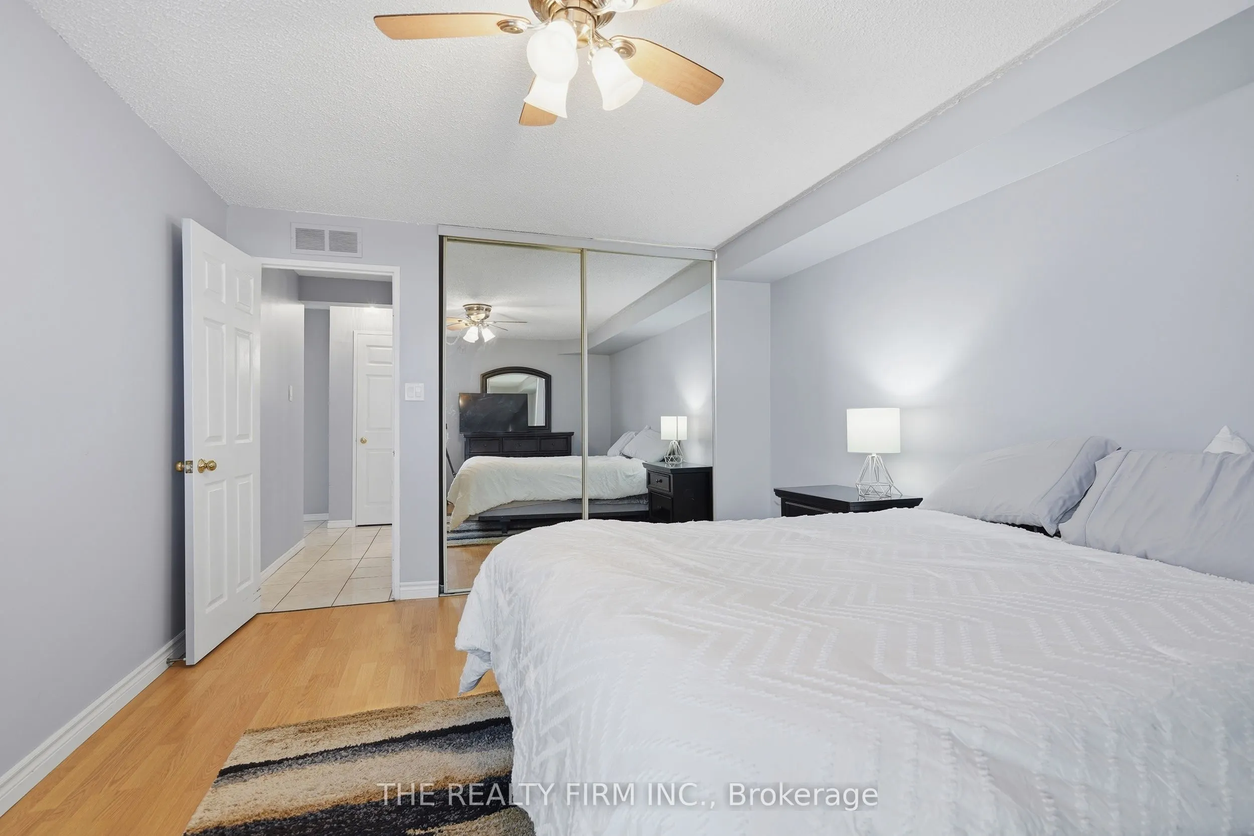 363 Colborne Street #905
