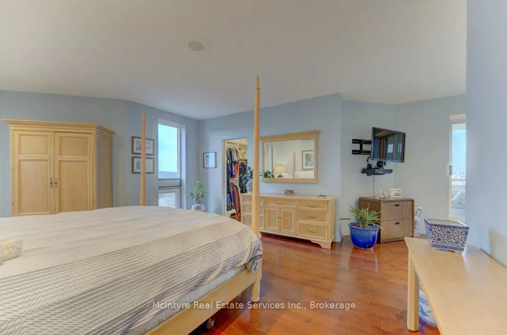 265 Westcourt Place #PH9