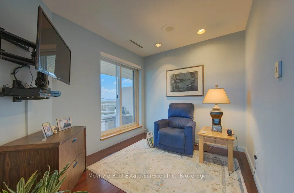 265 Westcourt Place #PH9