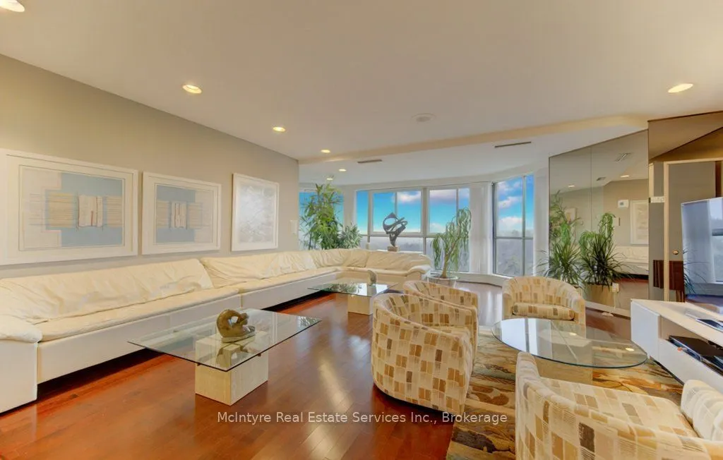 265 Westcourt Place #PH9