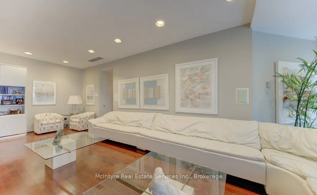 265 Westcourt Place #PH9