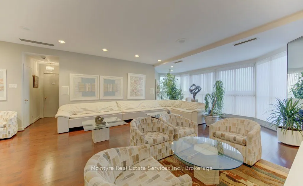 265 Westcourt Place #PH9