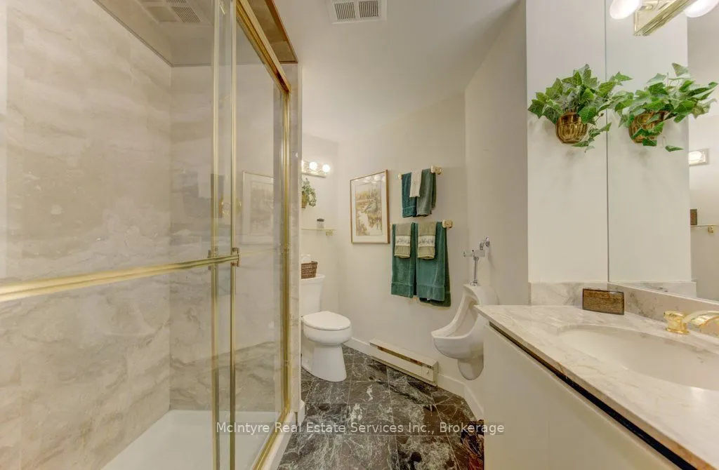 265 Westcourt Place #PH9