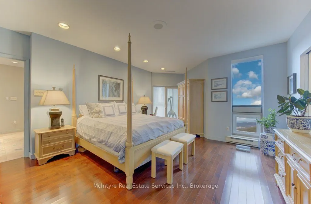 265 Westcourt Place #PH9