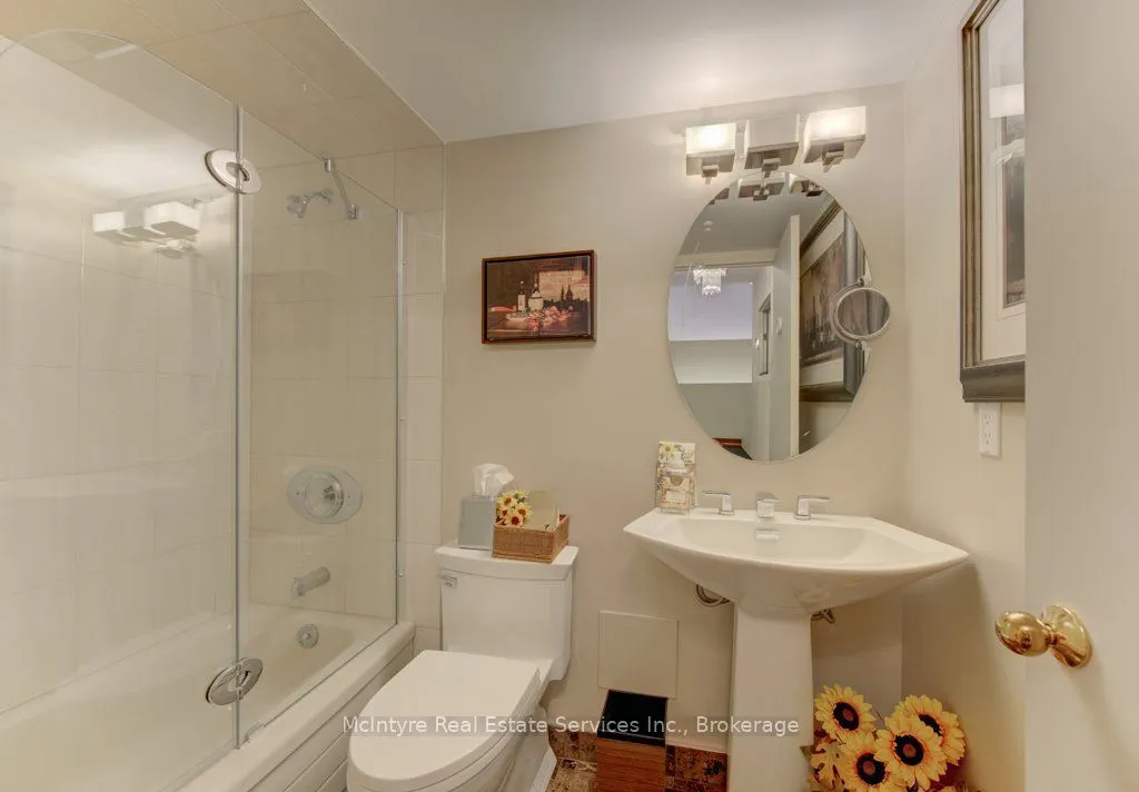 265 Westcourt Place #PH9