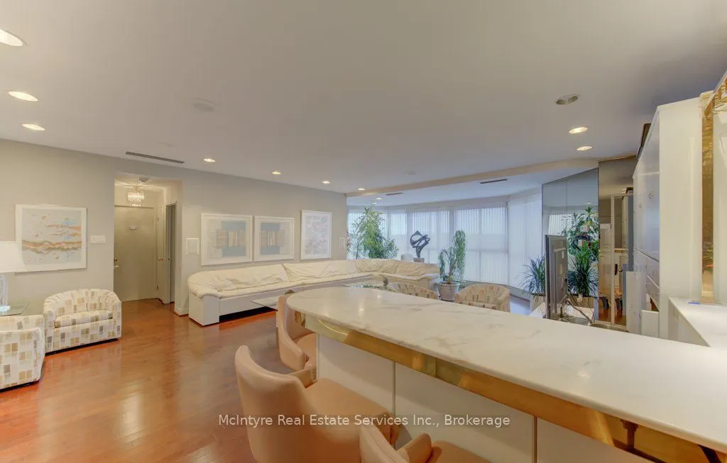 265 Westcourt Place #PH9