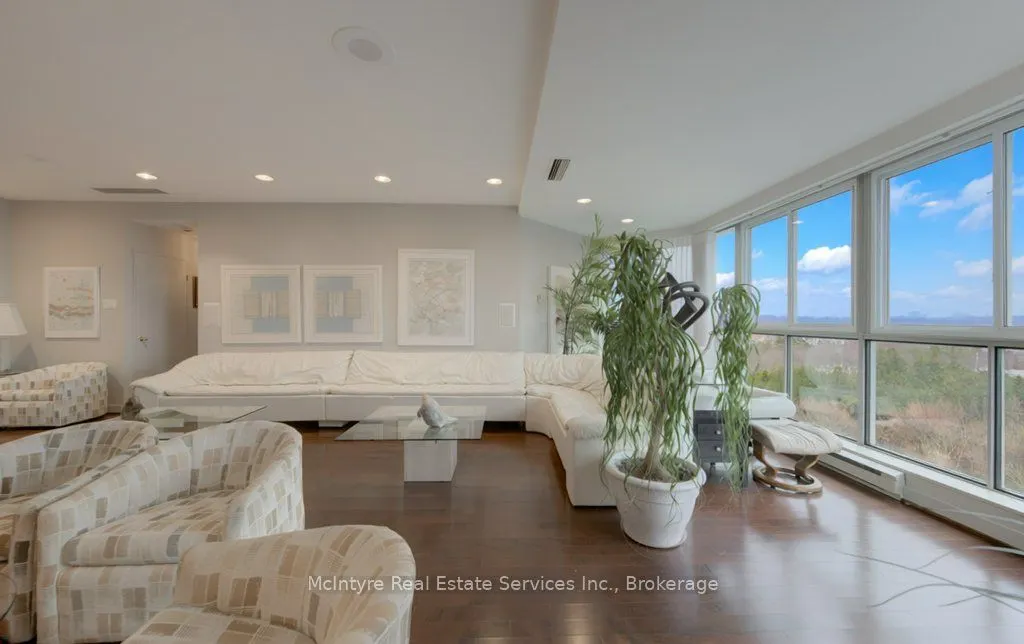 265 Westcourt Place #PH9