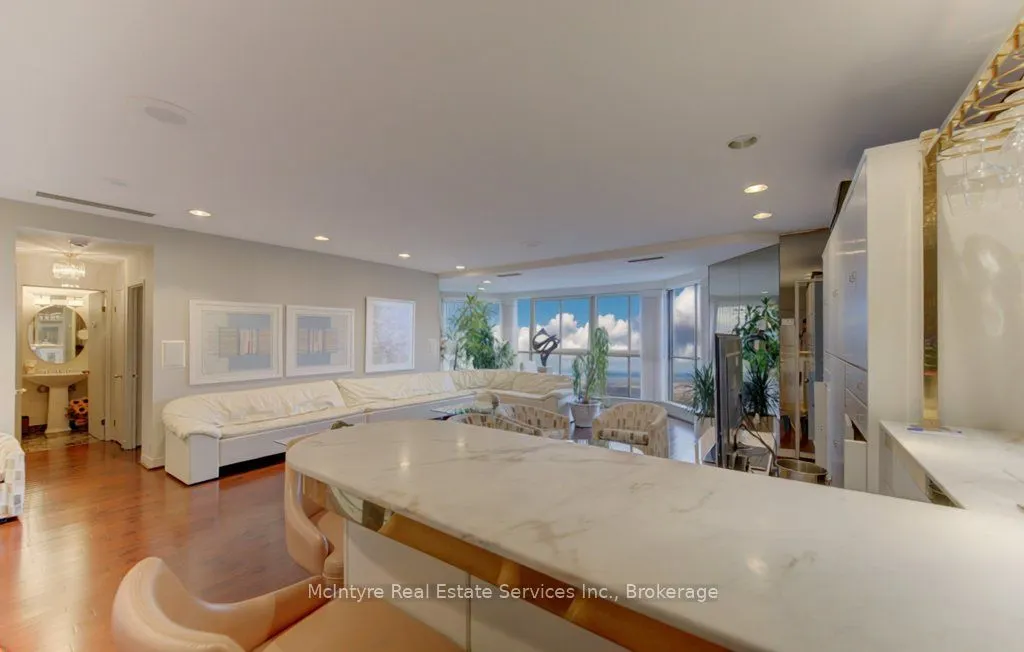 265 Westcourt Place #PH9