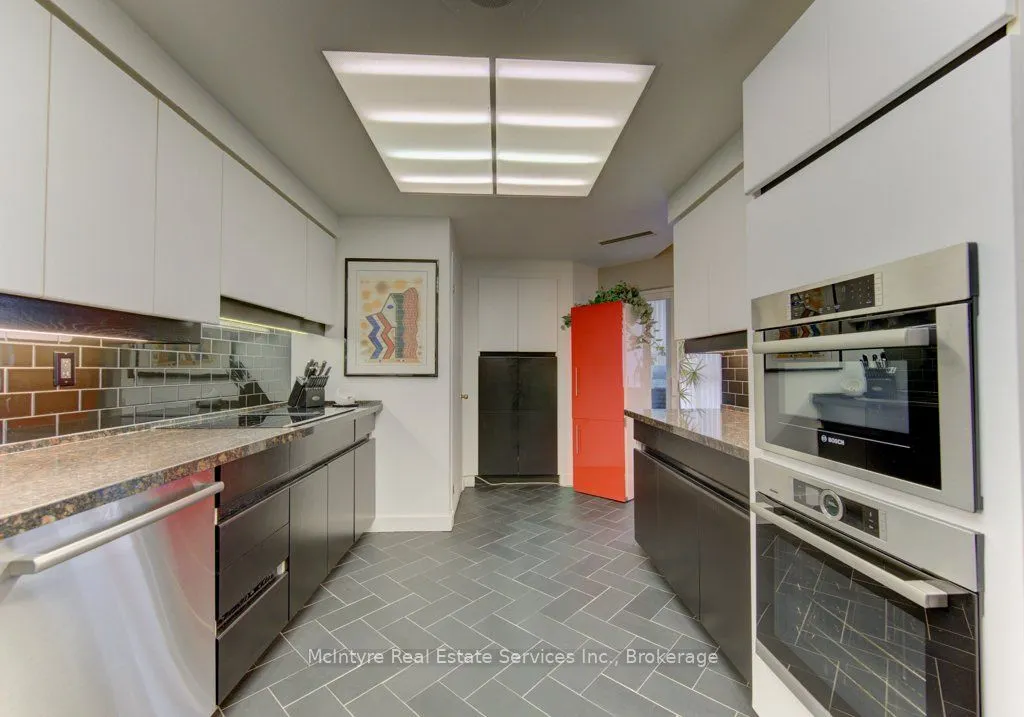265 Westcourt Place #PH9