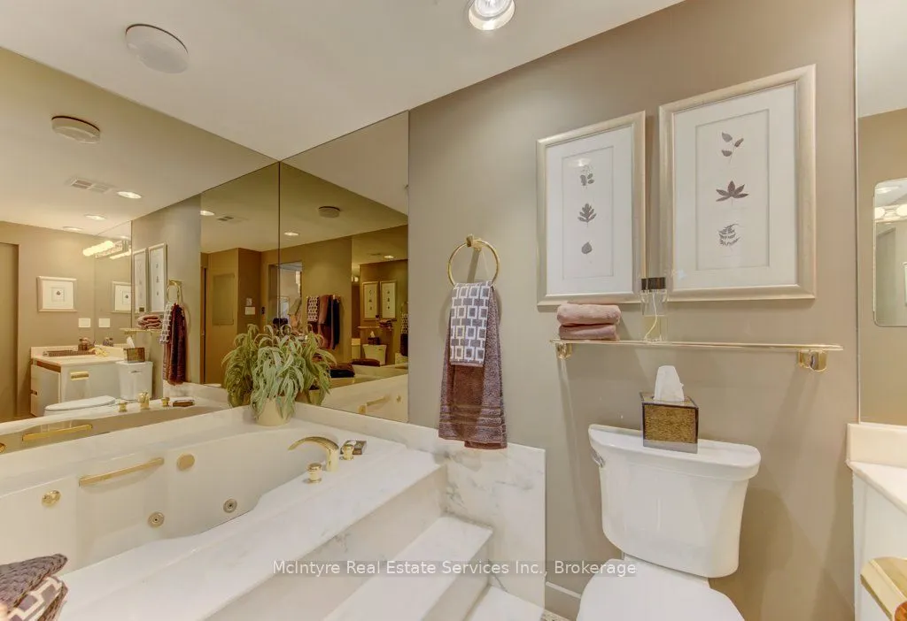 265 Westcourt Place #PH9