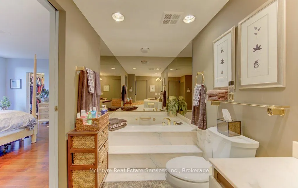265 Westcourt Place #PH9