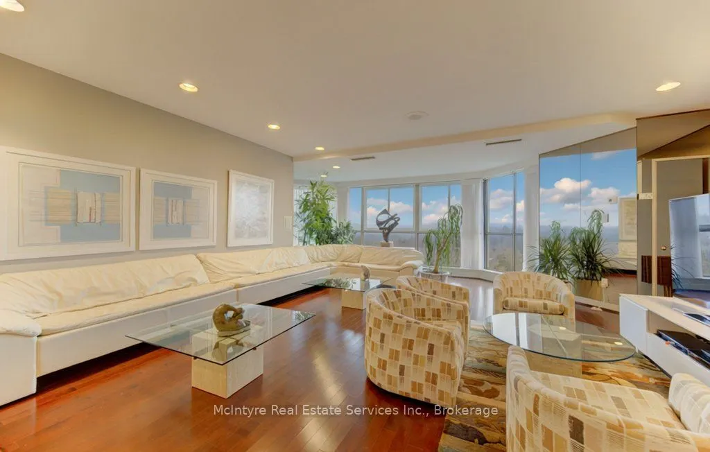 265 Westcourt Place #PH9
