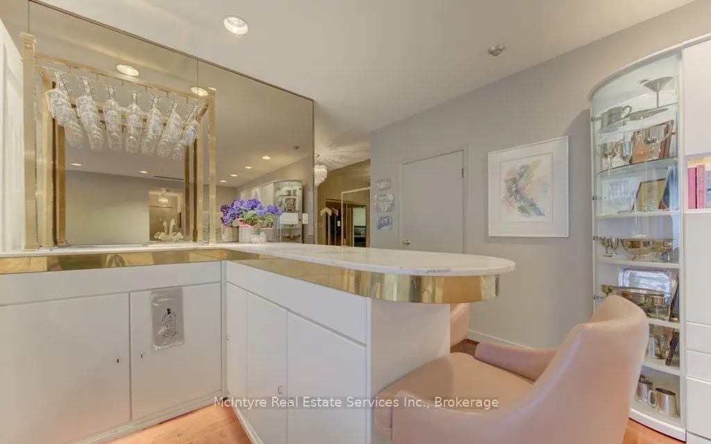 265 Westcourt Place #PH9
