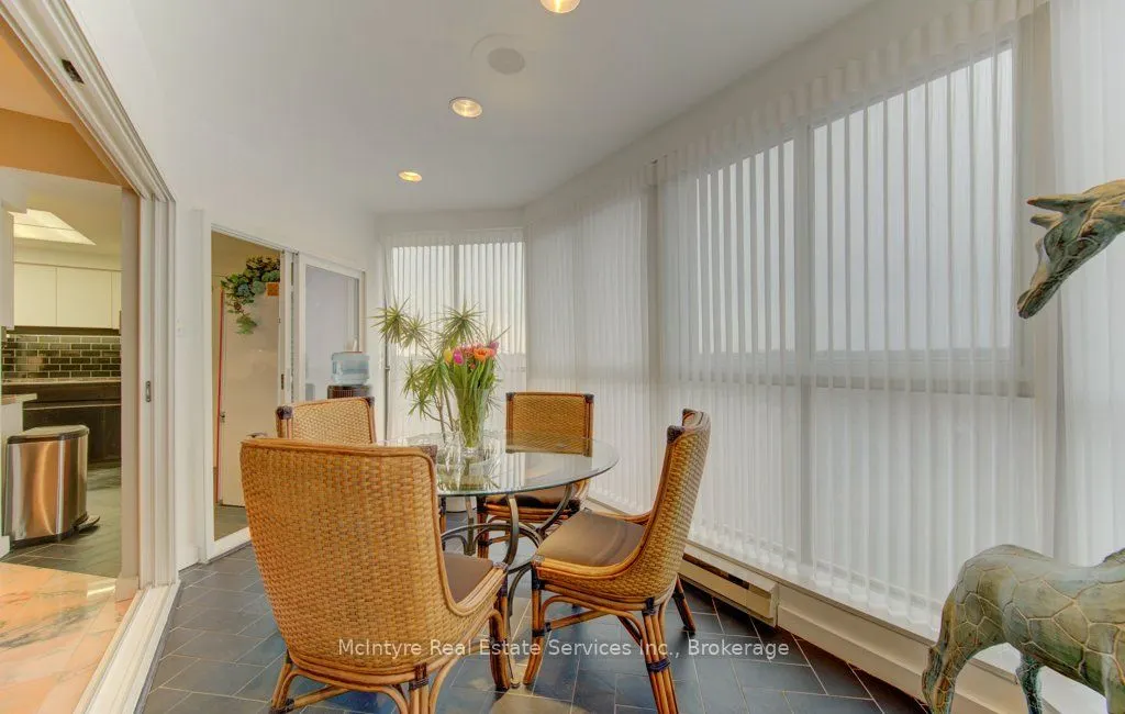 265 Westcourt Place #PH9