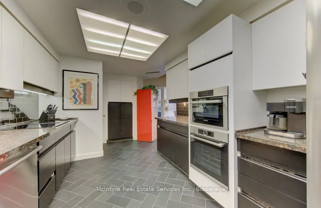 265 Westcourt Place #PH9