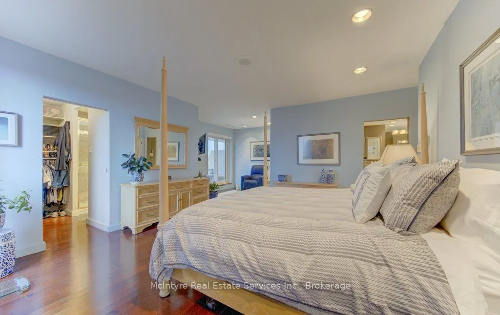 265 Westcourt Place #PH9