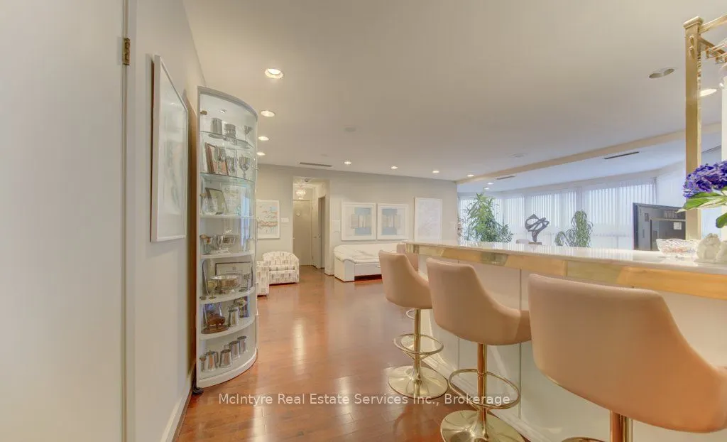 265 Westcourt Place #PH9