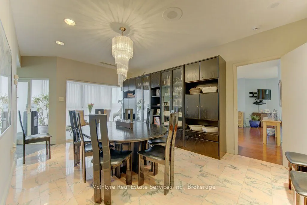 265 Westcourt Place #PH9