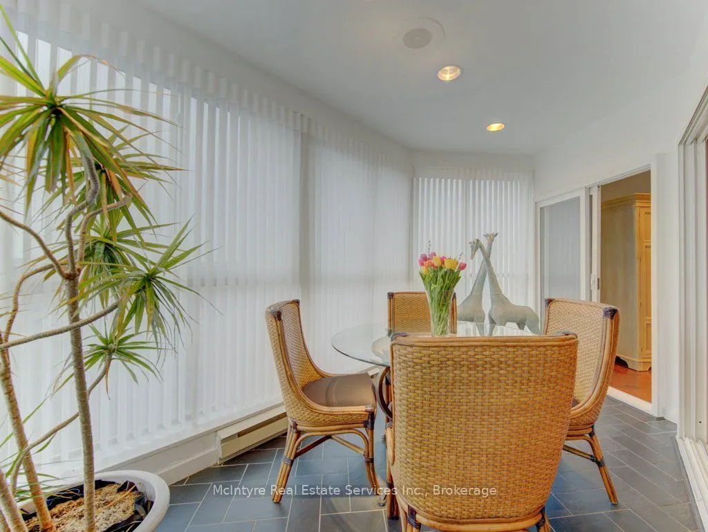 265 Westcourt Place #PH9