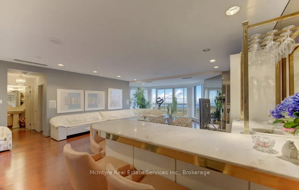 265 Westcourt Place #PH9