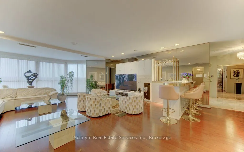 265 Westcourt Place #PH9