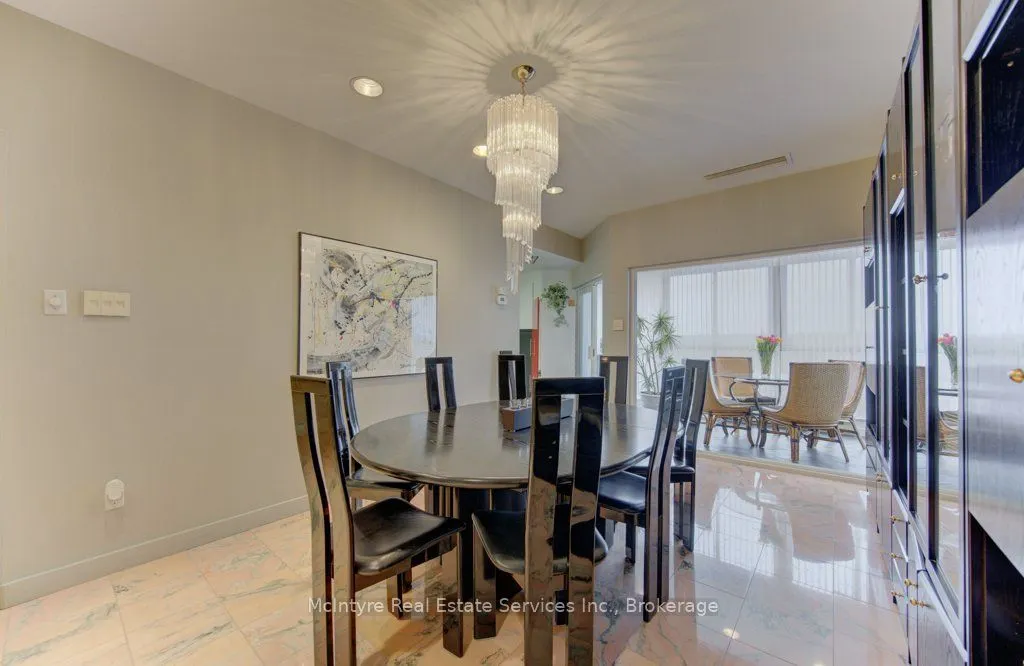 265 Westcourt Place #PH9