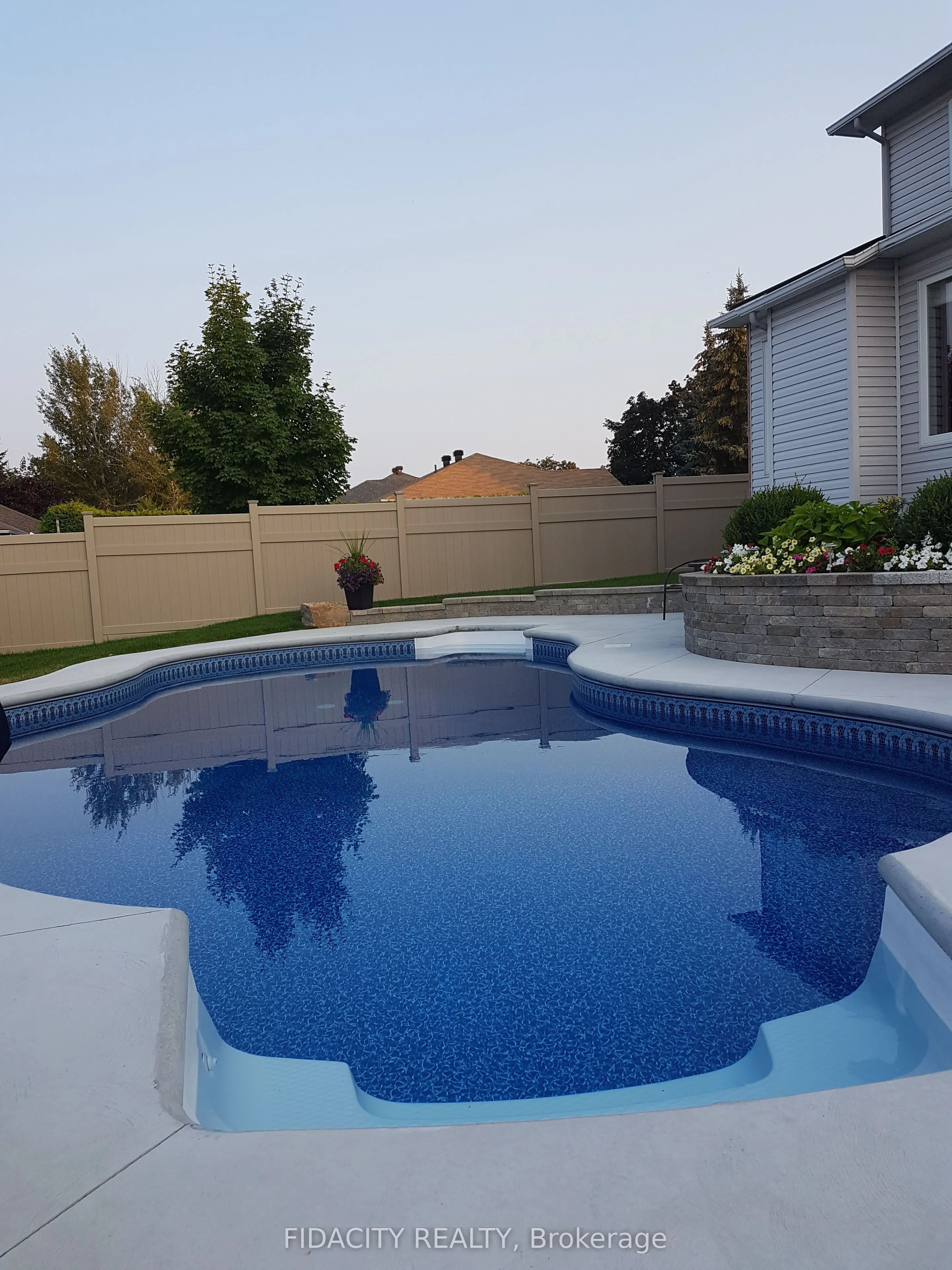 21 West Ridge Drive