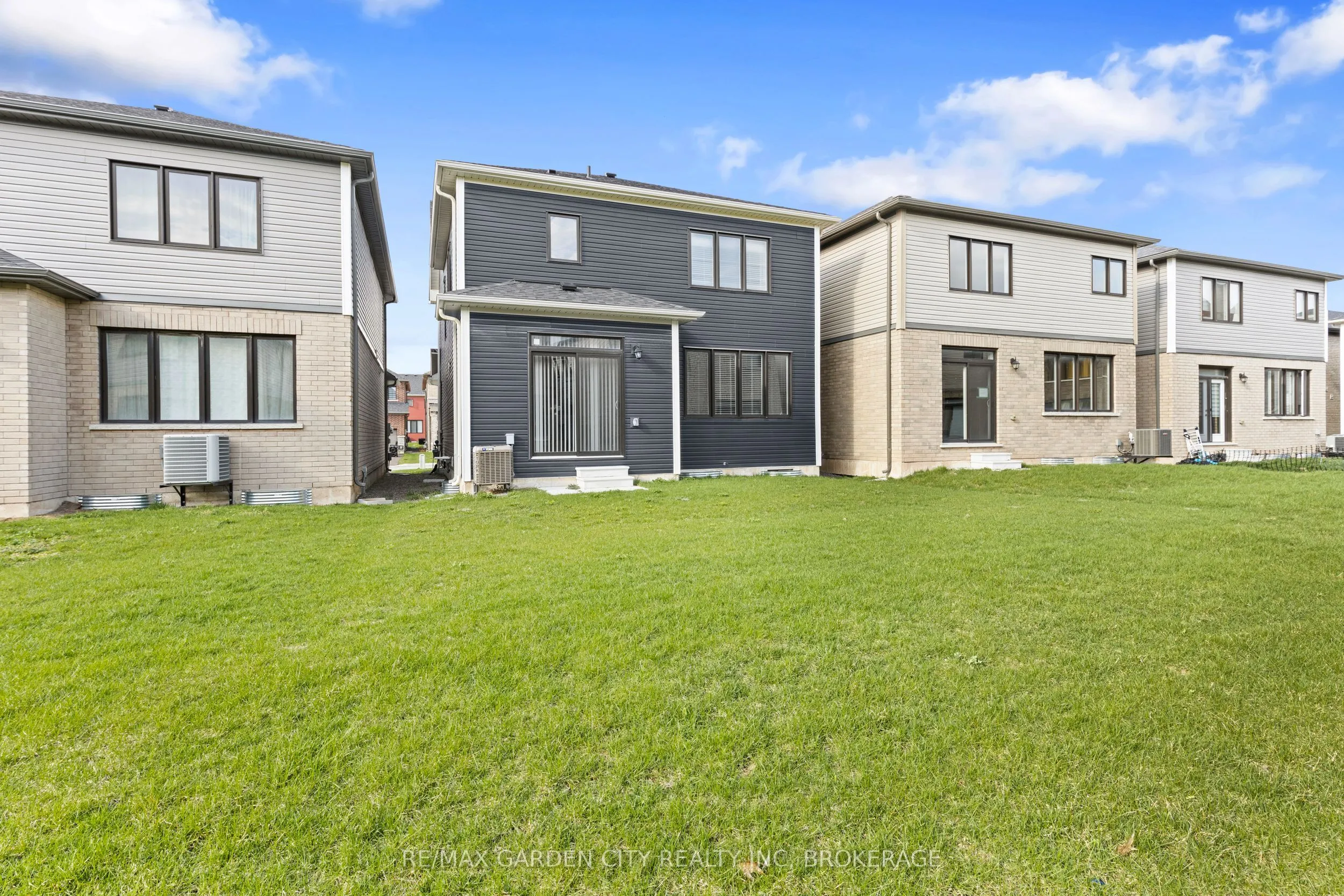 111 Sunflower Crescent
