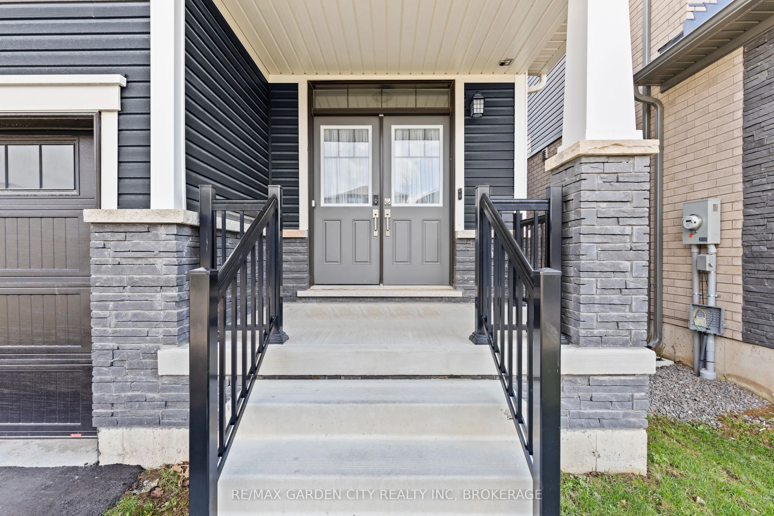 111 Sunflower Crescent