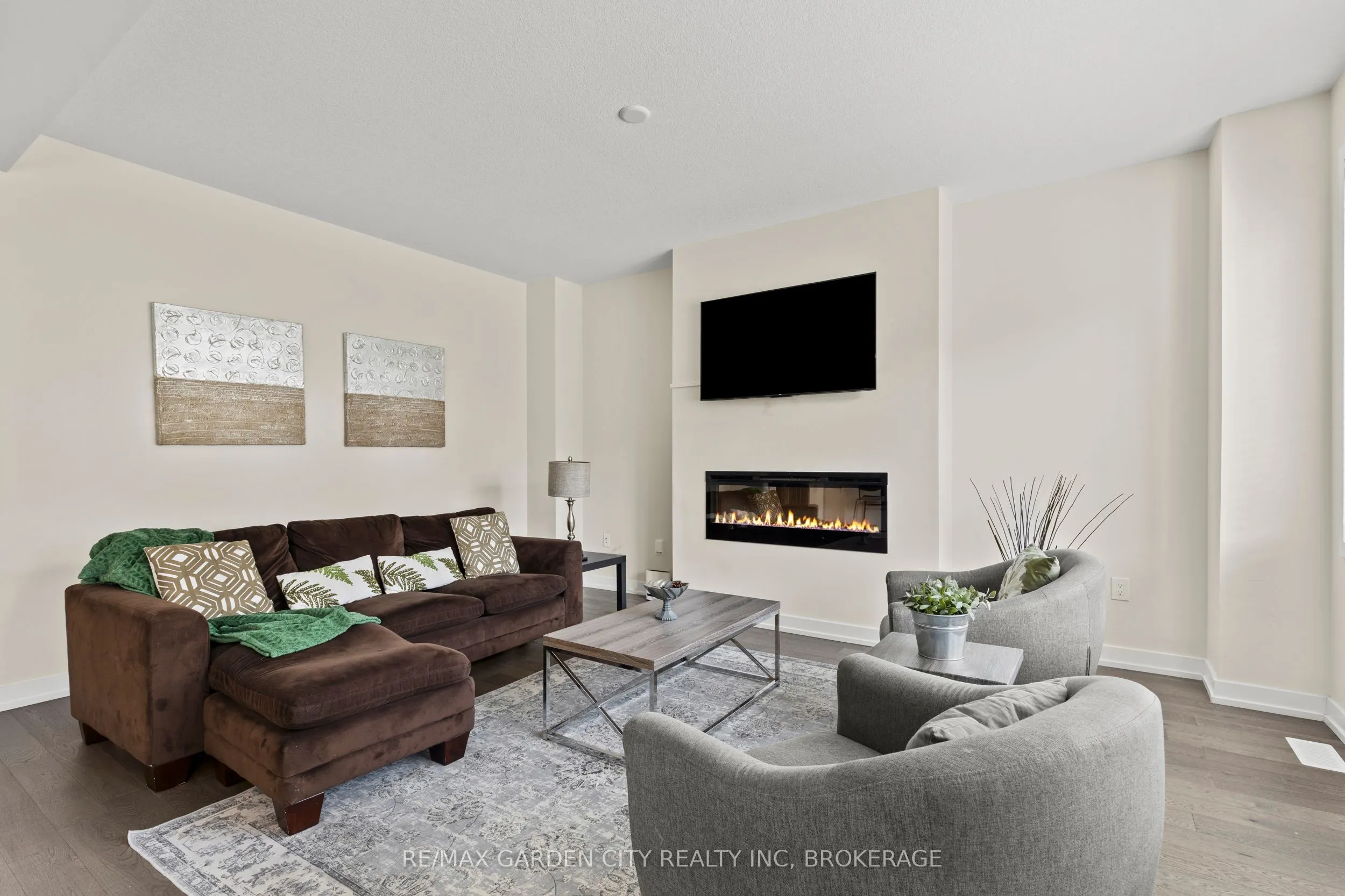 111 Sunflower Crescent