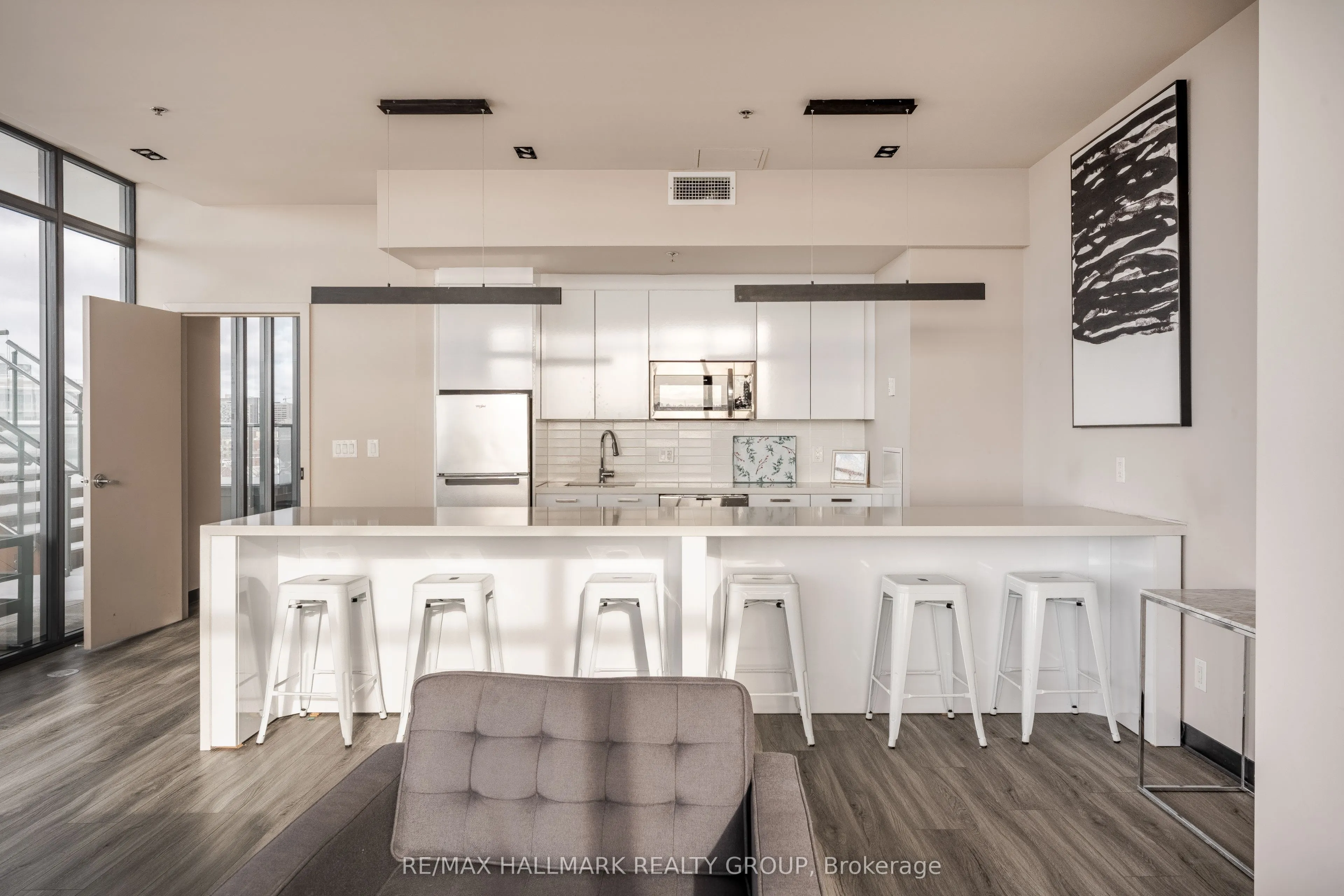 203 Catherine Street W #710